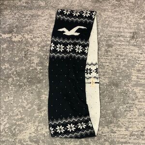 Hollister Navy and White Knit Scarf